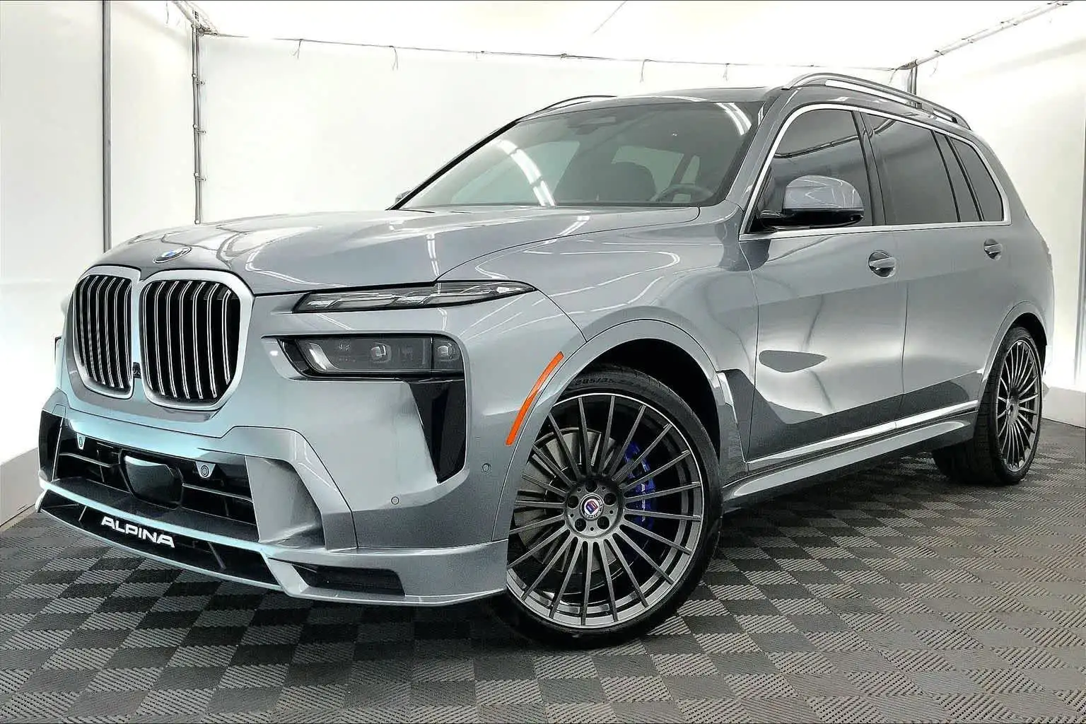 2025 BMW X7 ALPINA XB7's photo
