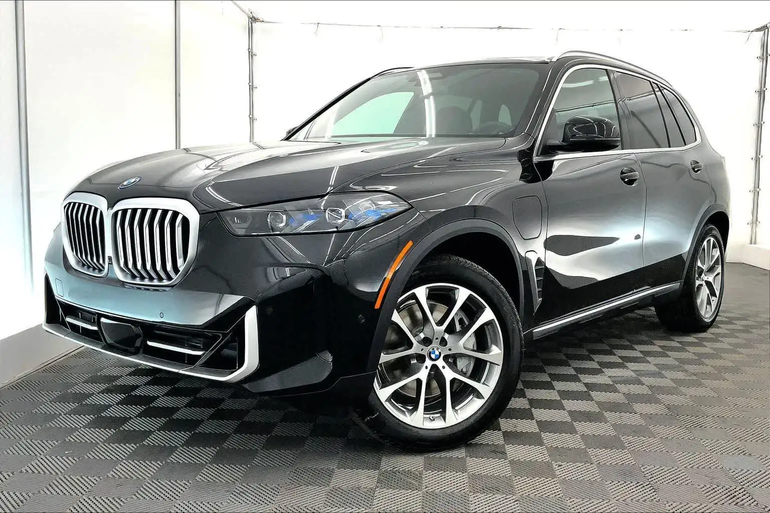 2026 BMW X5 xDrive50e's photo