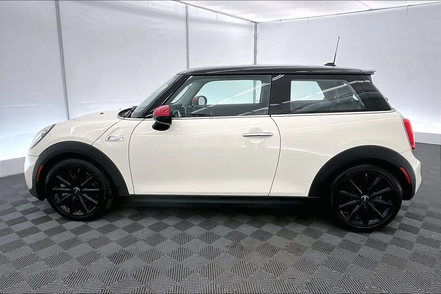 2017 MINI Cooper S photo 3