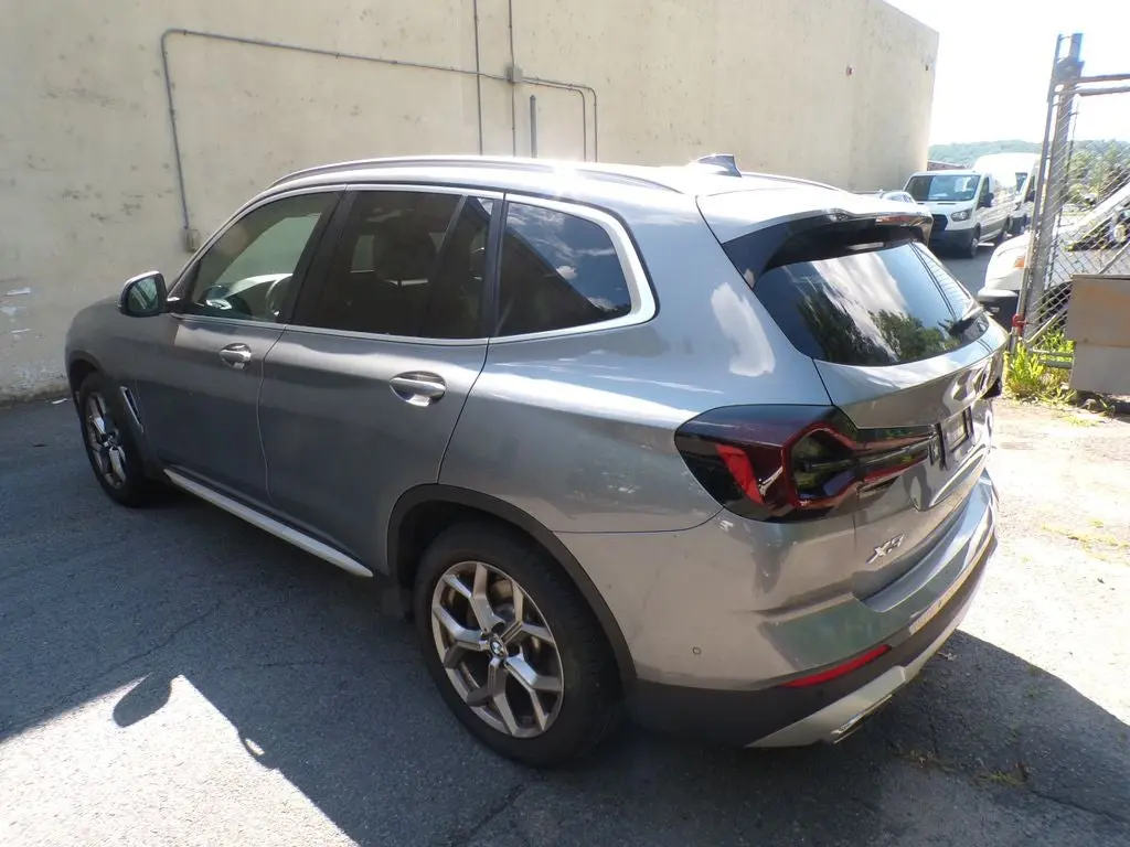 2023 BMW X3 xDrive30i photo 3