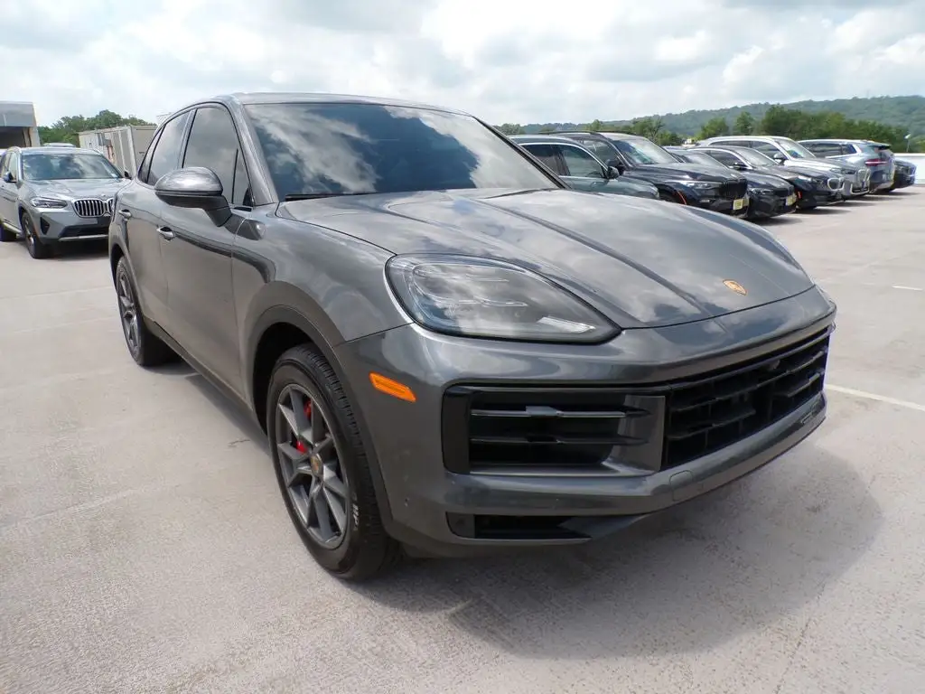 2024 Porsche Cayenne S photo 1