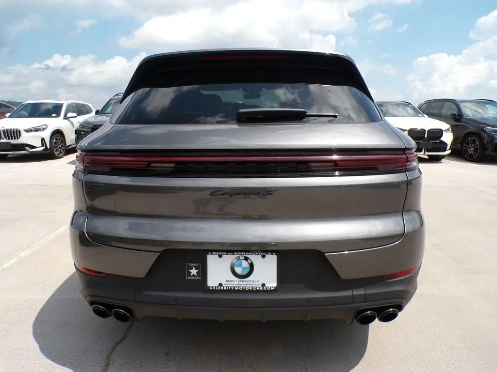 2024 Porsche Cayenne S photo 5