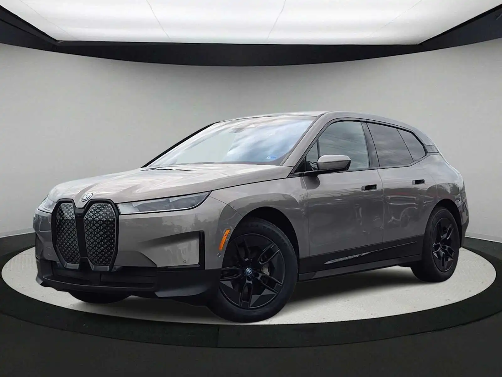 2024 BMW iX xDrive50's photo