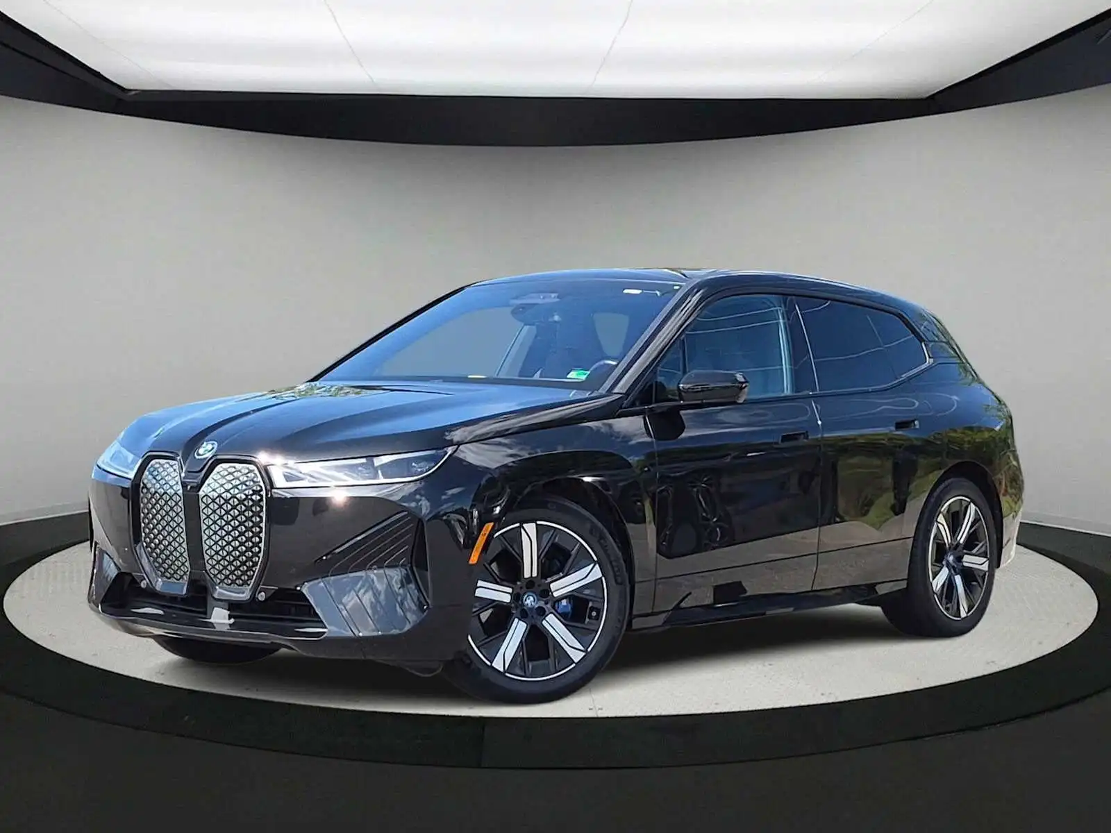 2023 BMW iX M60's photo