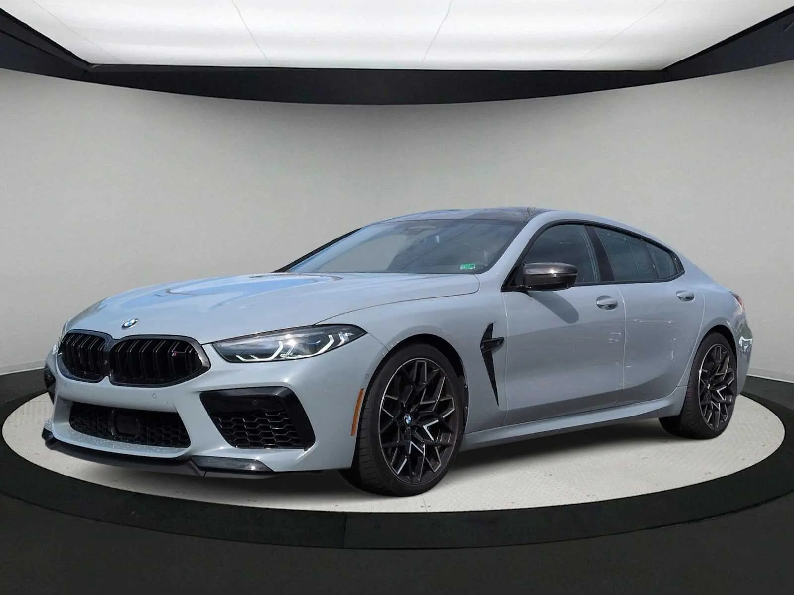 2024 BMW M8 Competition photo 4