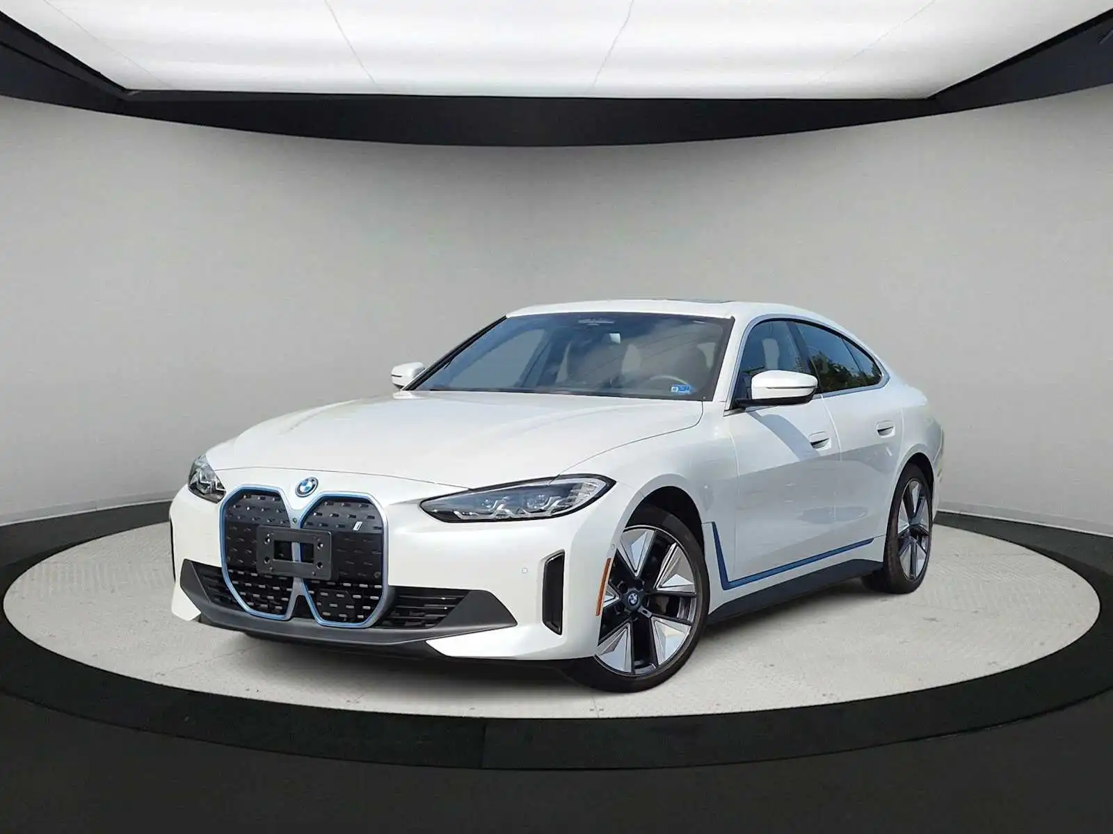 2023 BMW i4 eDrive35's photo
