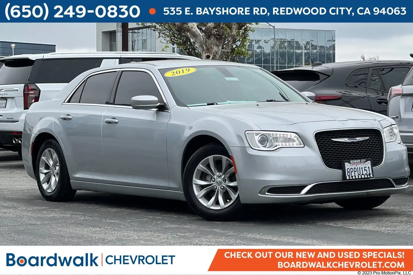 2019 Chrysler 300 Touring's photo