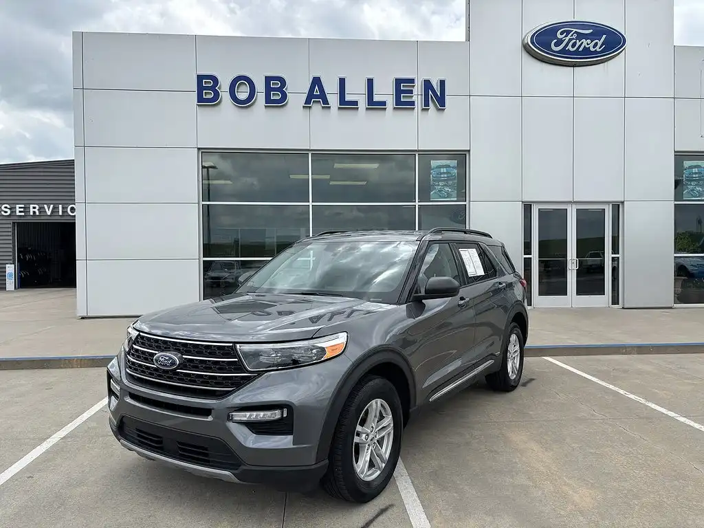 2023 Ford Explorer XLT 4WD's photo