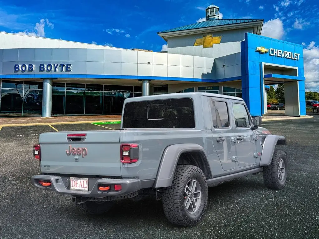 2025 Jeep Gladiator Mojave Auto photo 3