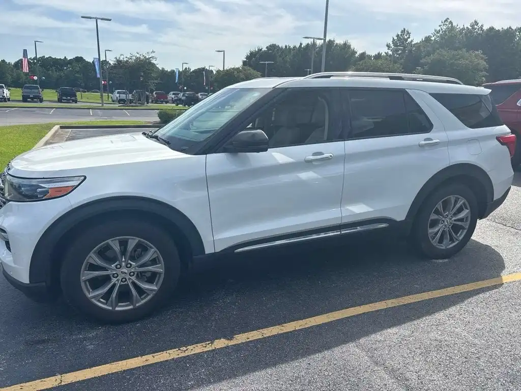 2022 Ford Explorer Limited RWD's photo