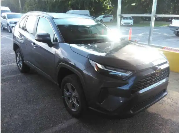 2025 Toyota RAV4 XLE AWD's photo