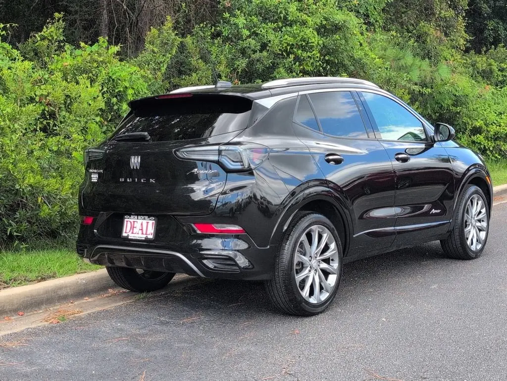 2024 Buick Encore GX Avenir photo 3