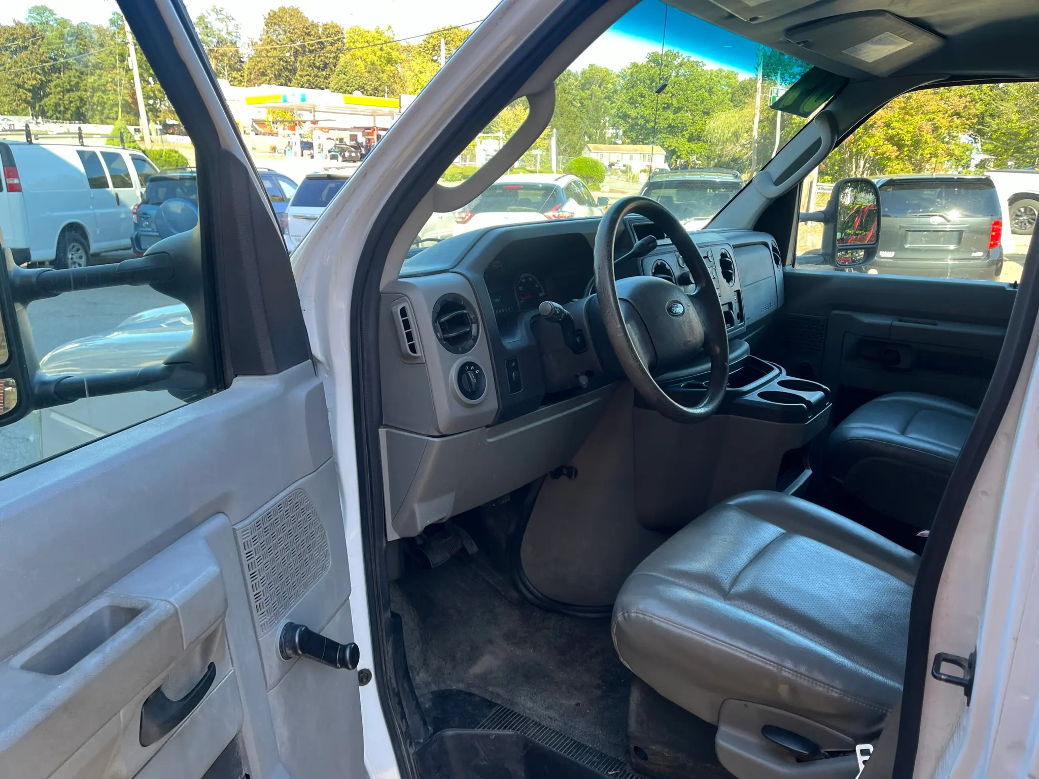 2009 Ford E-Series E-350 photo 5