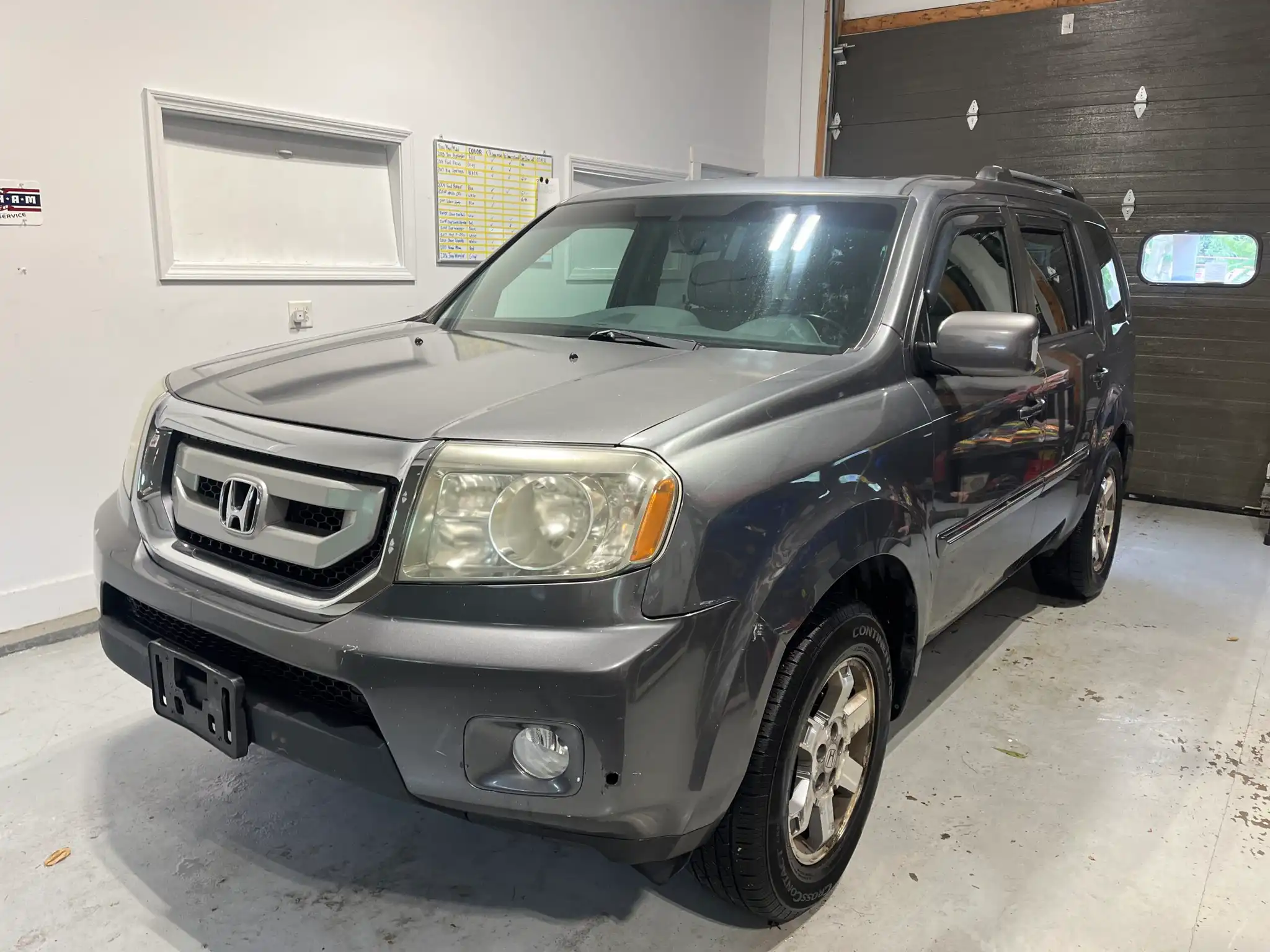 2010 Honda Pilot Touring 4WD w/ NAVI and RES's photo