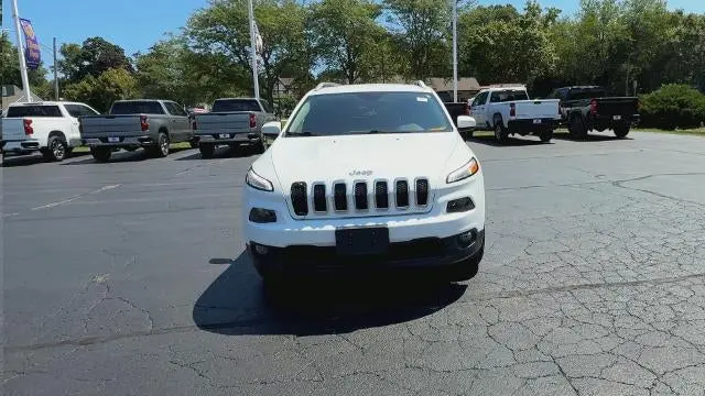 2016 Jeep Cherokee Latitude 4X4 photo 3