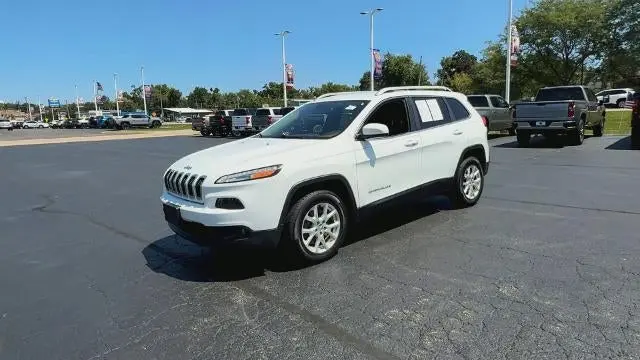 2016 Jeep Cherokee Latitude 4X4 photo 4
