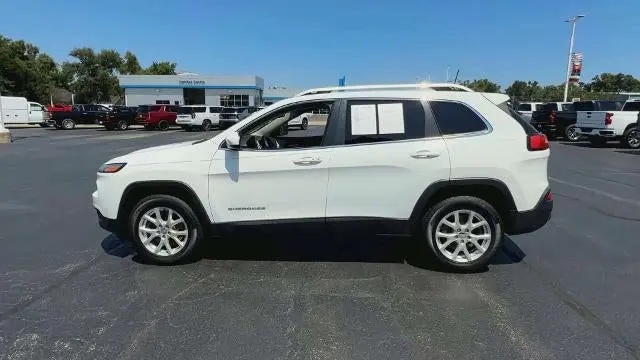 2016 Jeep Cherokee Latitude 4X4 photo 5