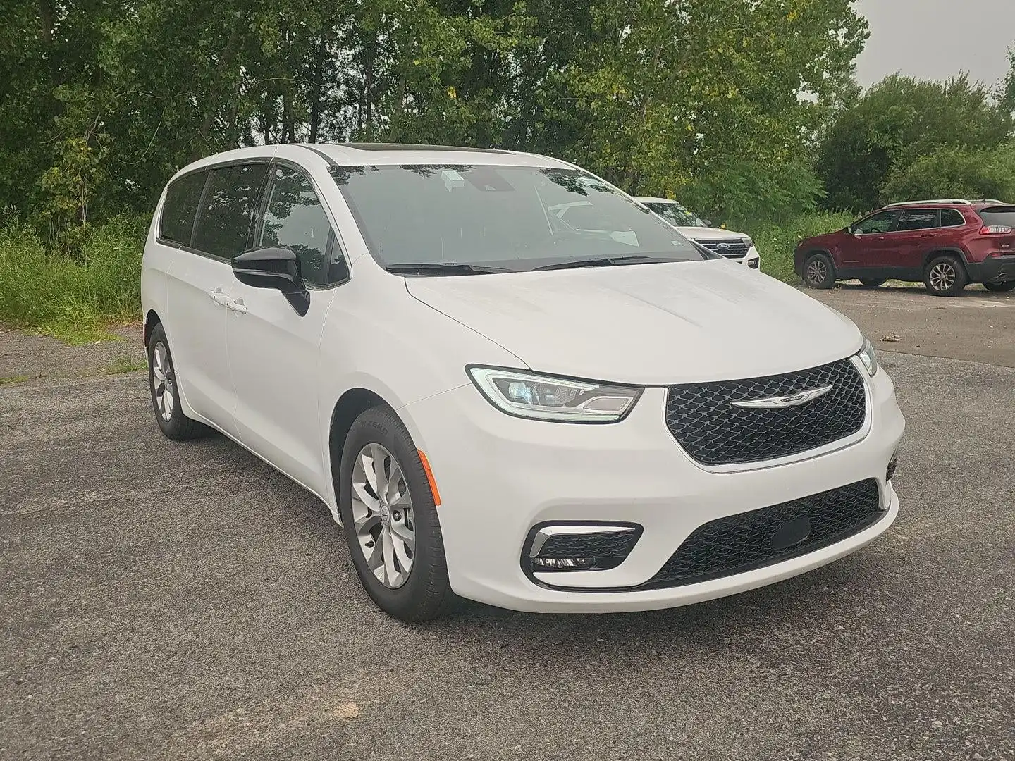2026 Chrysler Pacifica Limited's photo
