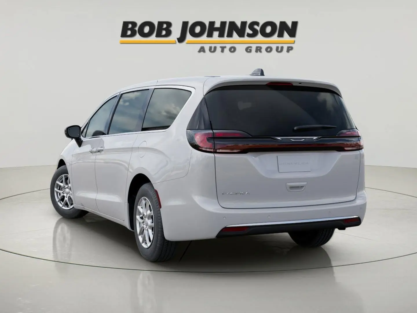 2027 Chrysler Pacifica Select photo 5