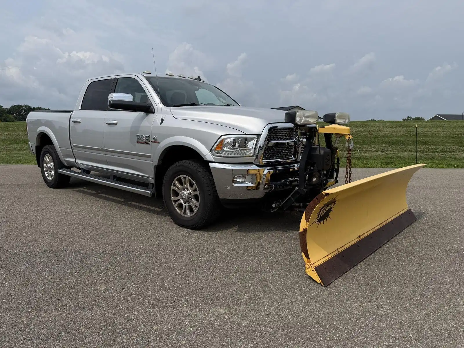 2017 RAM 3500 Laramie 4X4 Crew Cab SWB's photo