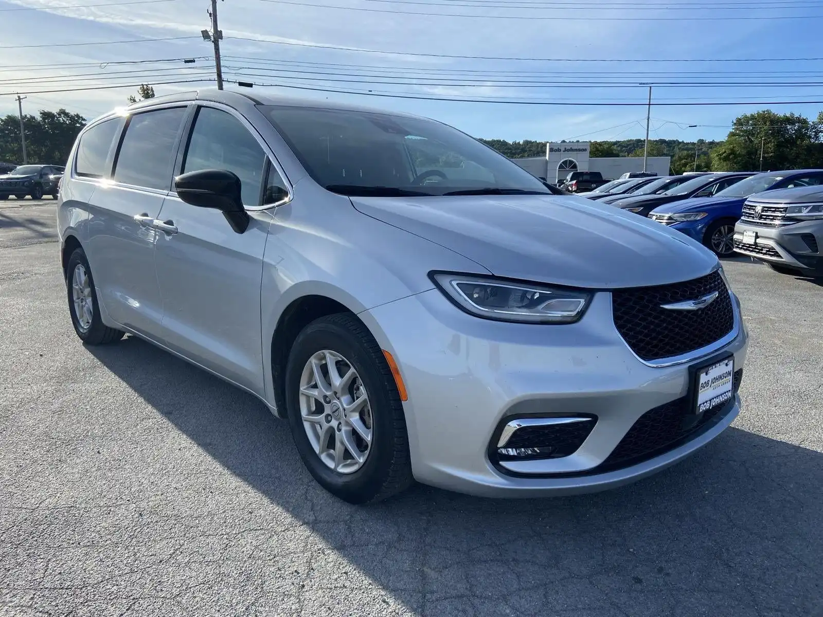 2024 Chrysler Pacifica Touring L's photo