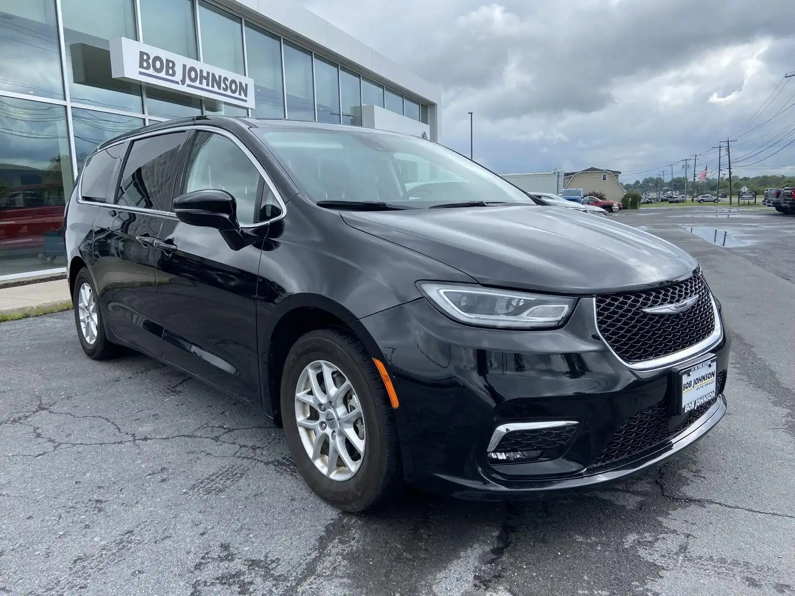 2024 Chrysler Pacifica Touring L's photo