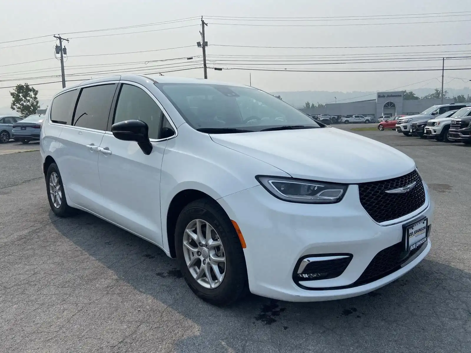 2025 Chrysler Pacifica Select's photo
