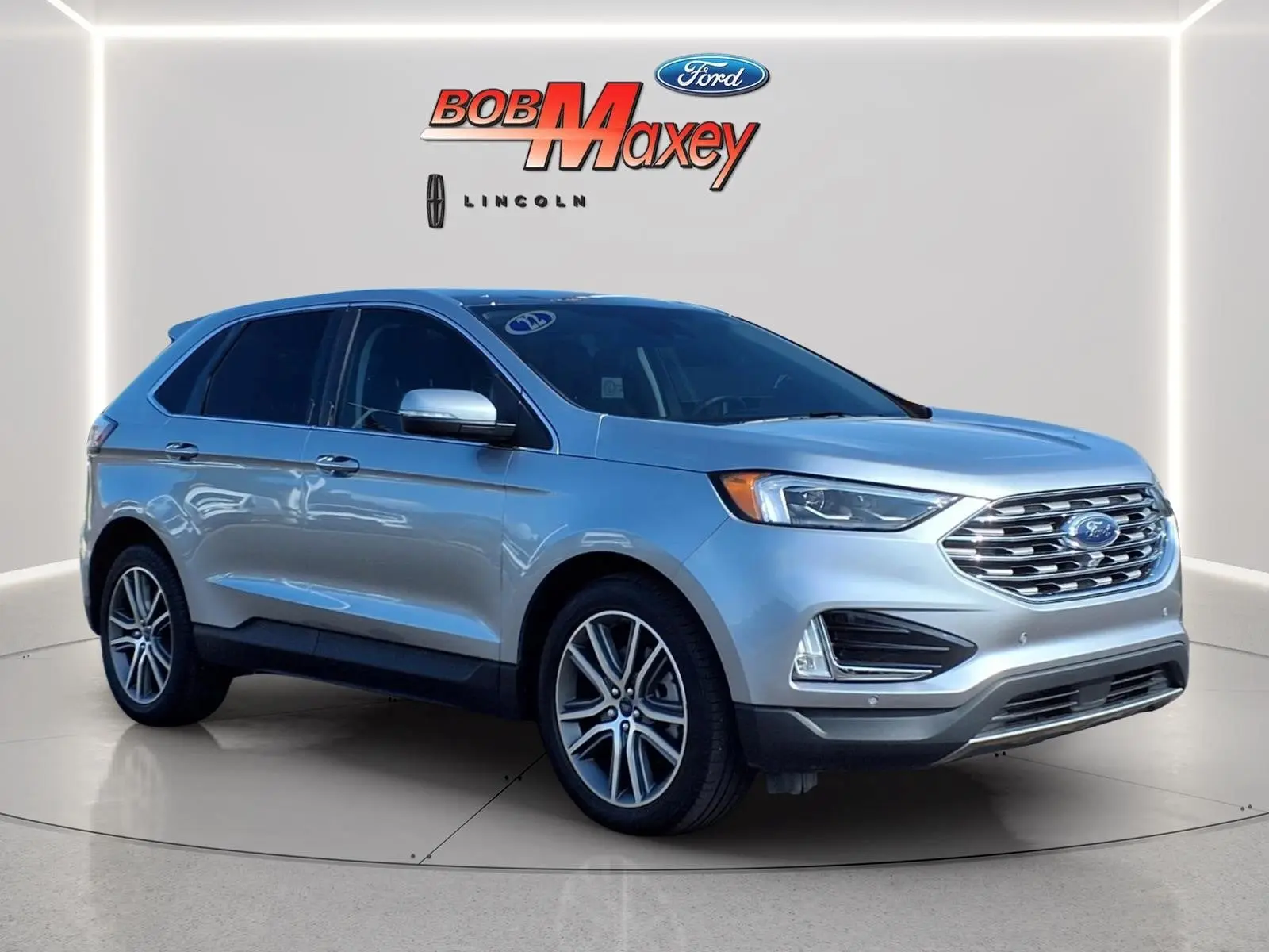 2022 Ford Edge Titanium AWD photo 3