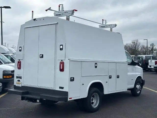 2024 GMC Savana 3500 139 in WB photo 3
