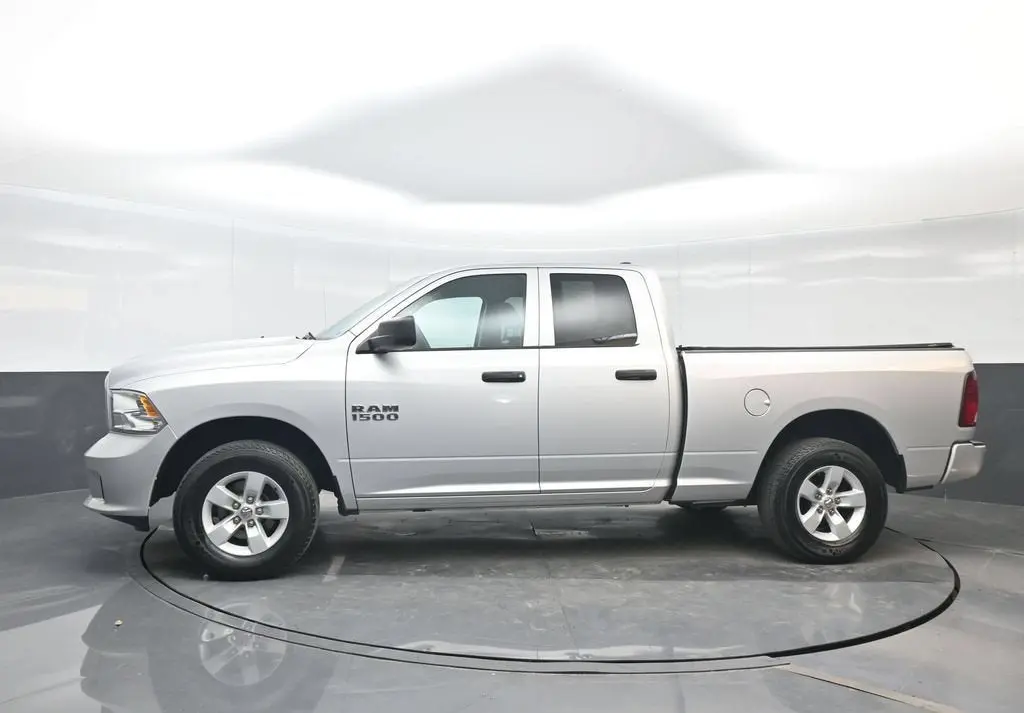 2018 RAM 1500 Express 4x4 Quad Cab 6'4 photo 3