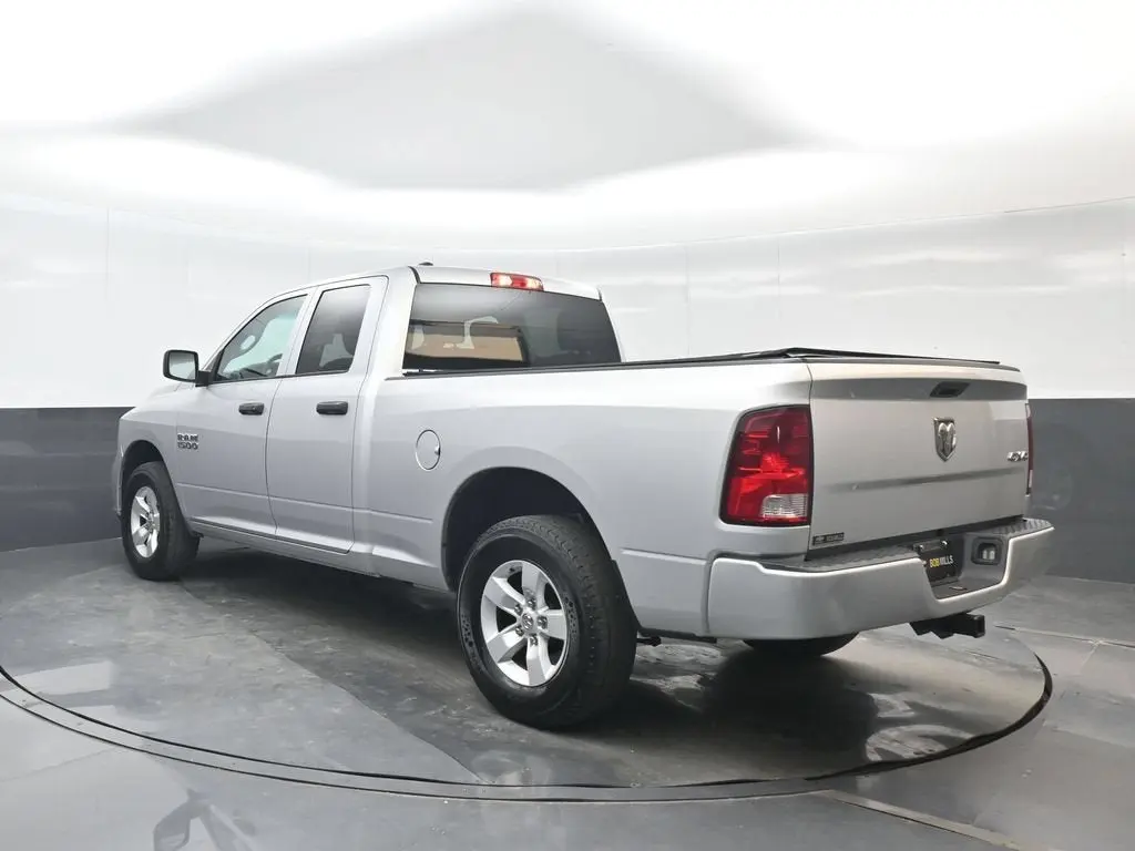 2018 RAM 1500 Express 4x4 Quad Cab 6'4 photo 4