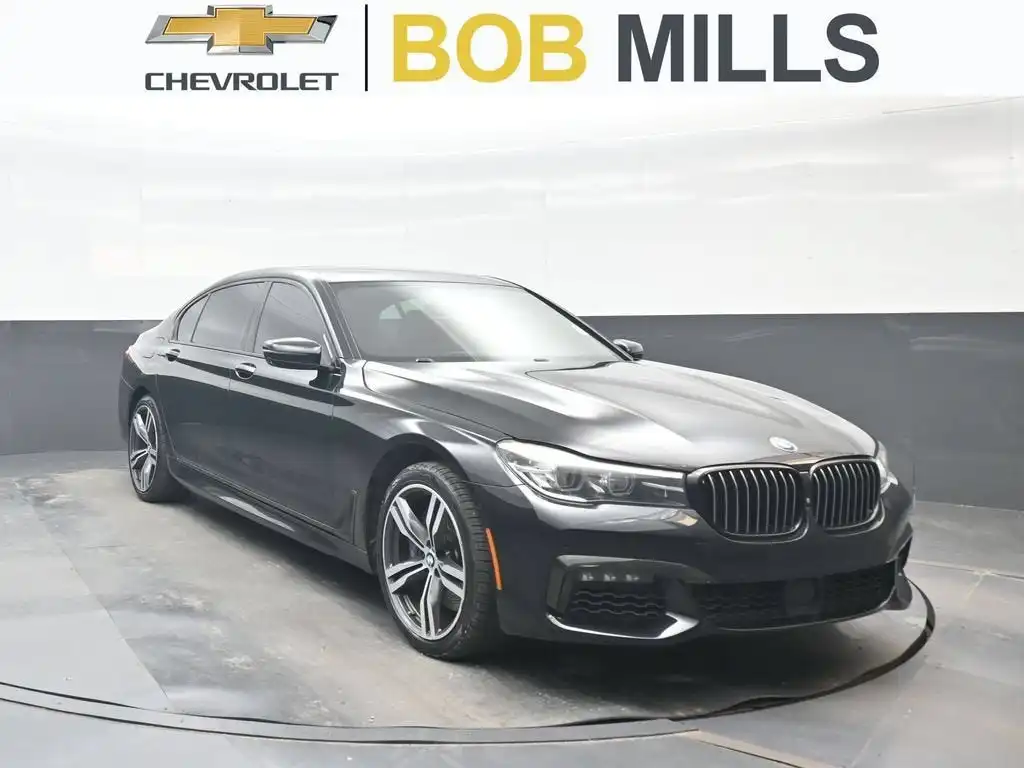 2019 BMW 7 Series 740i's photo