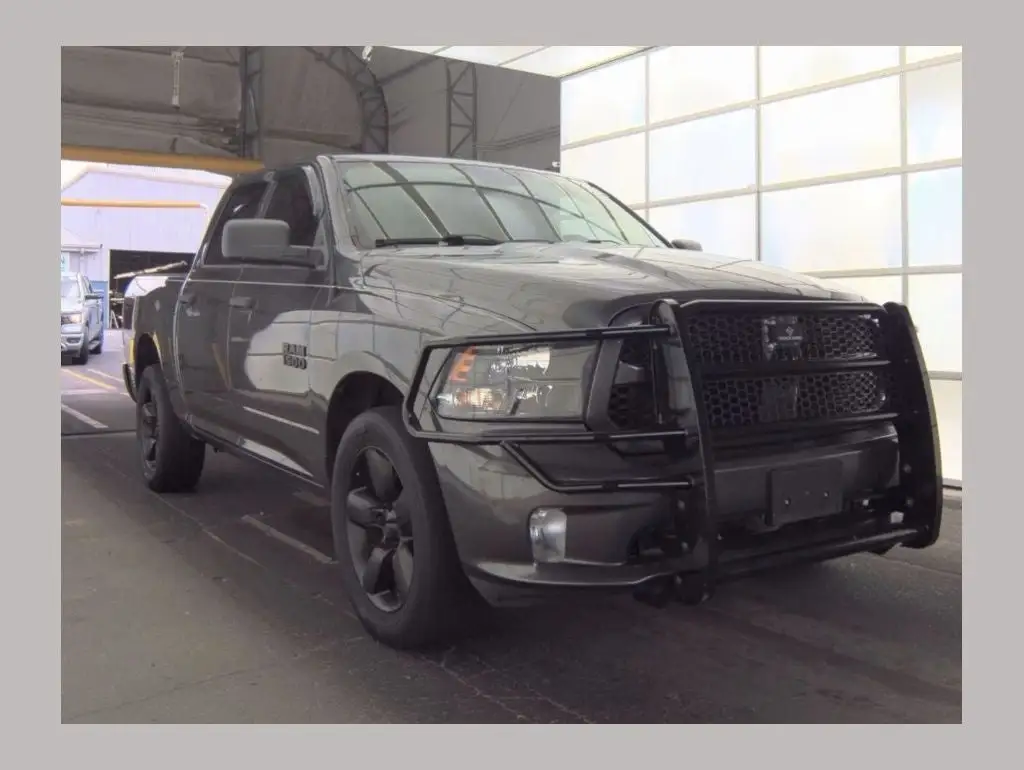 2018 RAM 1500 Express Crew Cab 5'7 photo 1