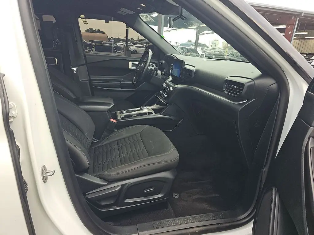 2020 Ford Explorer XLT 4WD photo 5