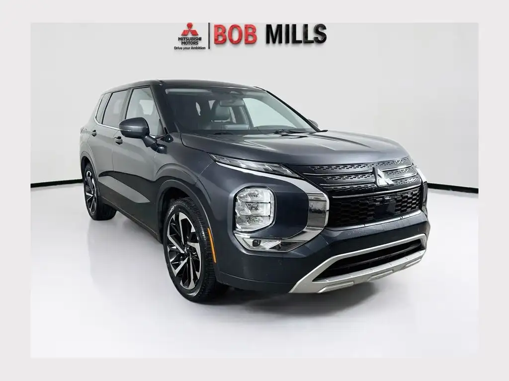 2024 Mitsubishi Outlander SE 2WD's photo