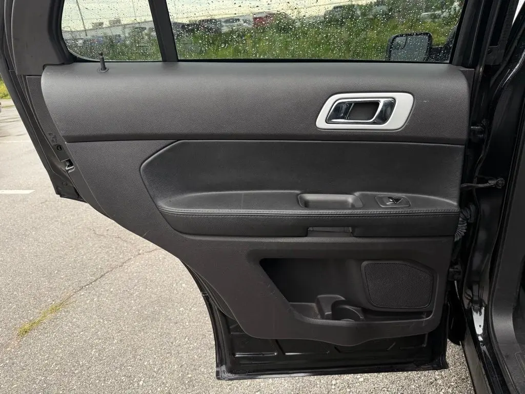 2014 Ford Explorer XLT 4WD photo 5