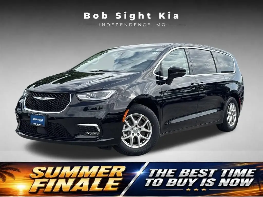 2024 Chrysler Pacifica Touring L photo 1