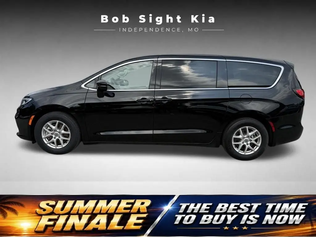 2024 Chrysler Pacifica Touring L photo 5