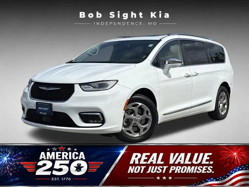 2021 Chrysler Pacifica Limited's photo
