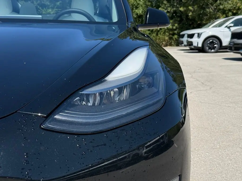 2021 Tesla Model 3 Standard Range Plus photo 4