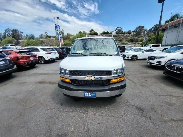 2025 Chevrolet Express 2500 Work Van HD photo 3