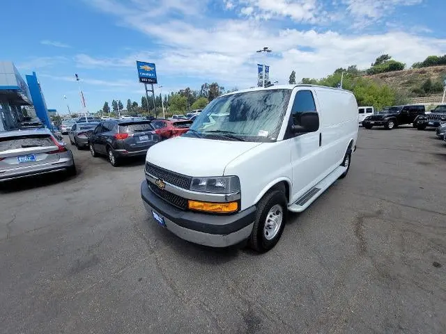 2025 Chevrolet Express 2500 Work Van HD photo 4