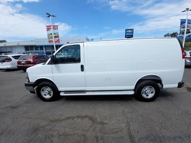 2025 Chevrolet Express 2500 Work Van HD photo 5