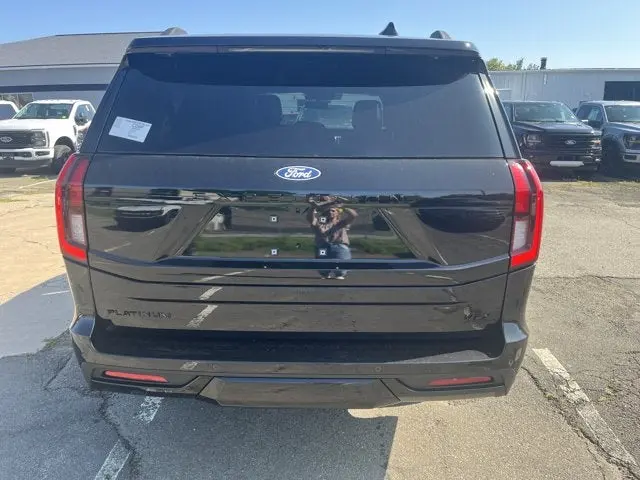 2027 Ford Expedition Platinum MAX 4x4 photo 5