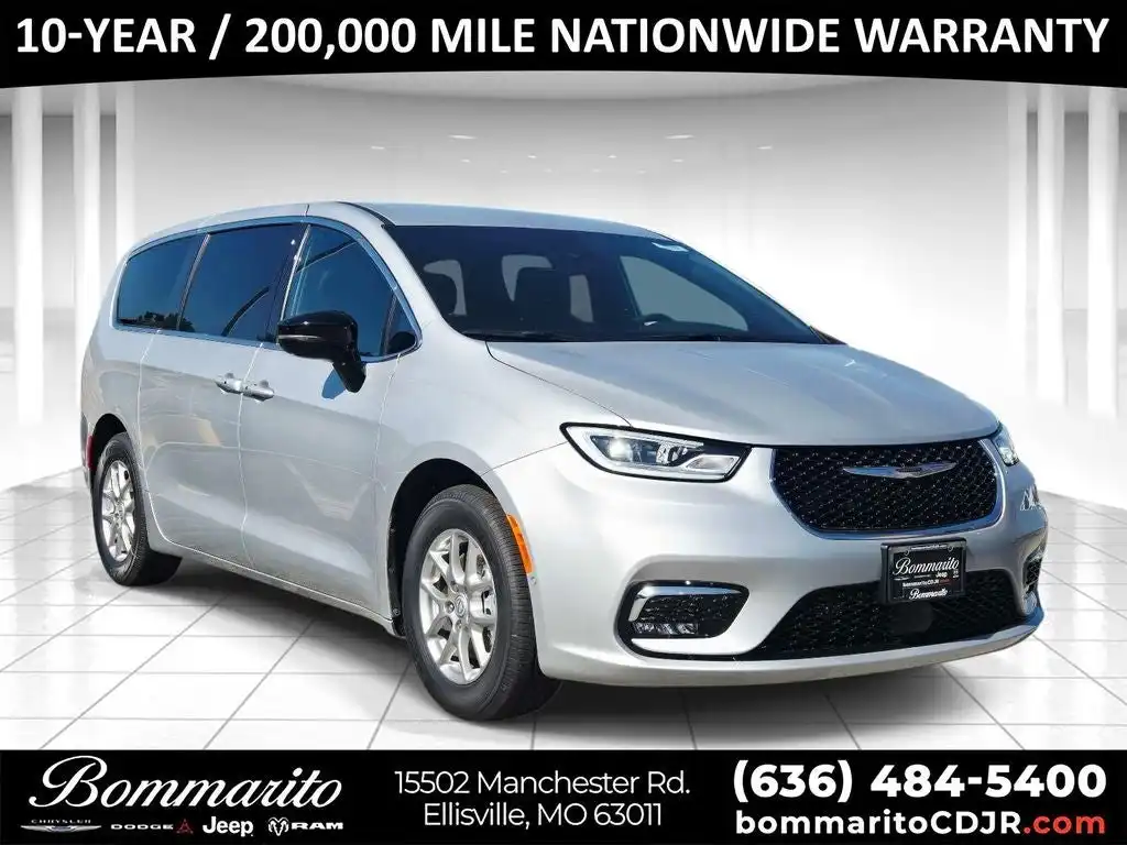 2026 Chrysler Pacifica Select's photo
