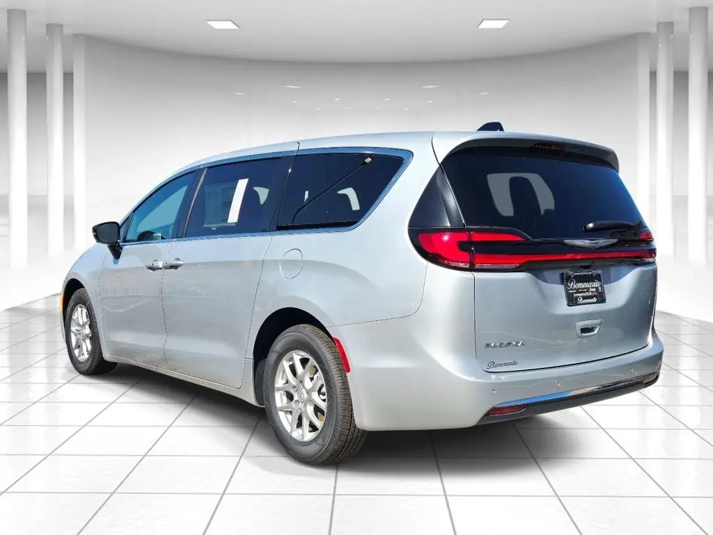 2026 Chrysler Pacifica Select photo 5