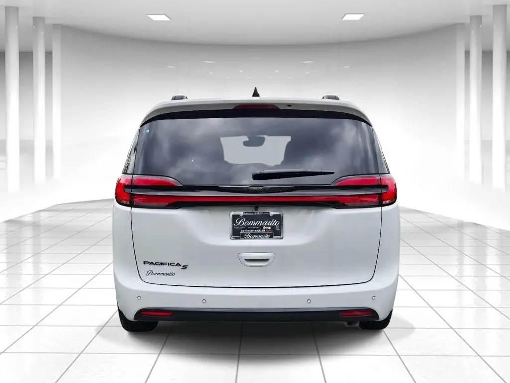 2026 Chrysler Pacifica Select photo 4