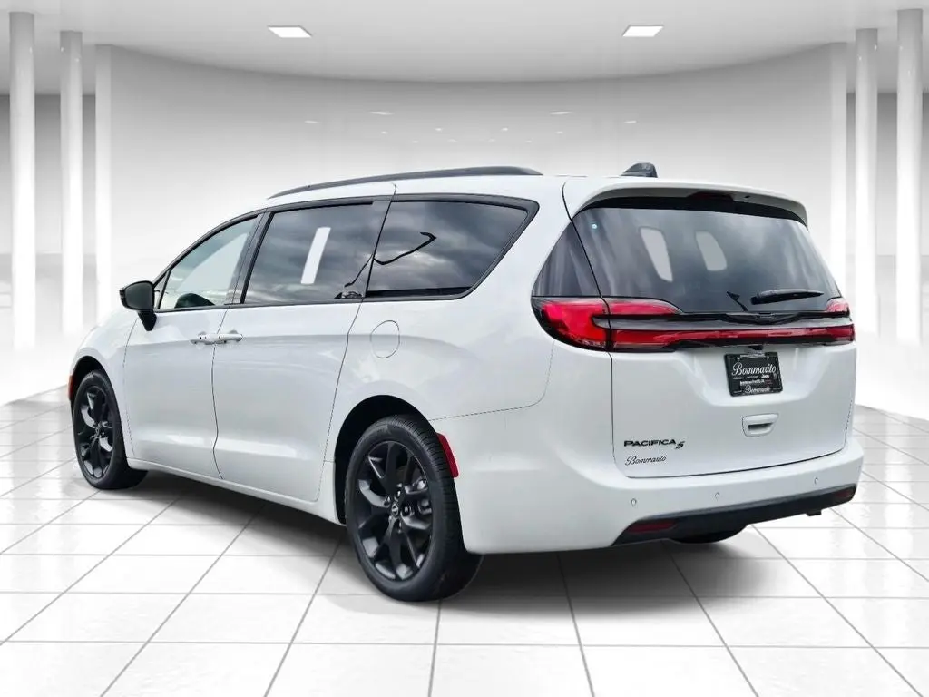 2026 Chrysler Pacifica Select photo 5