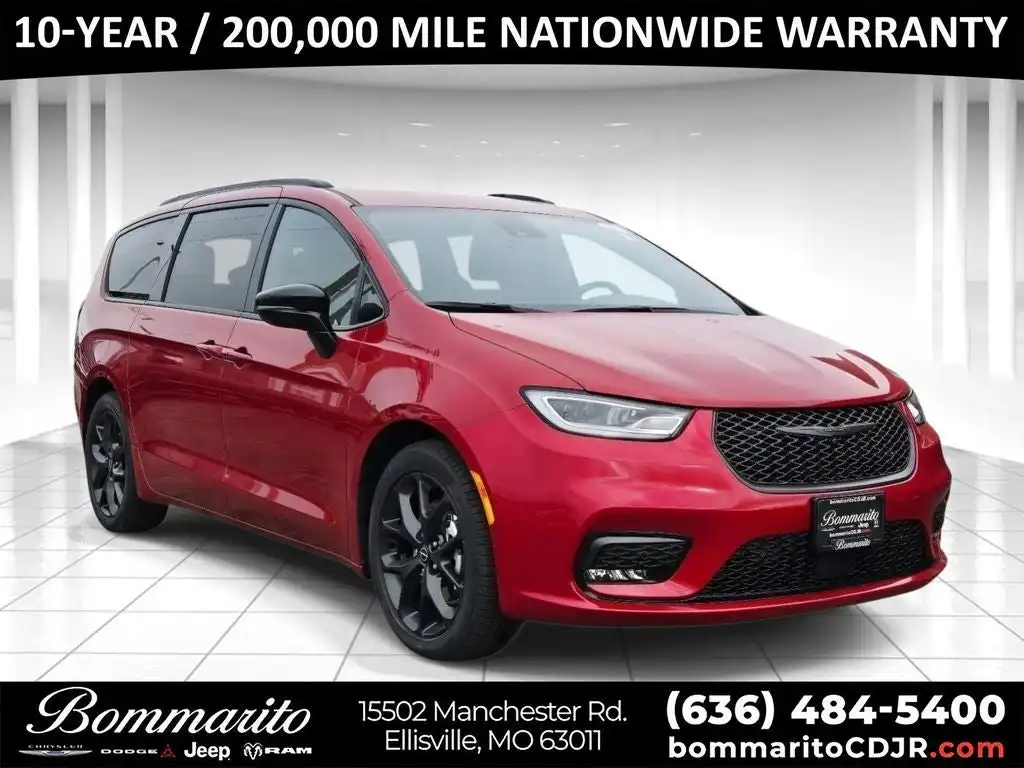 2026 Chrysler Pacifica Select's photo