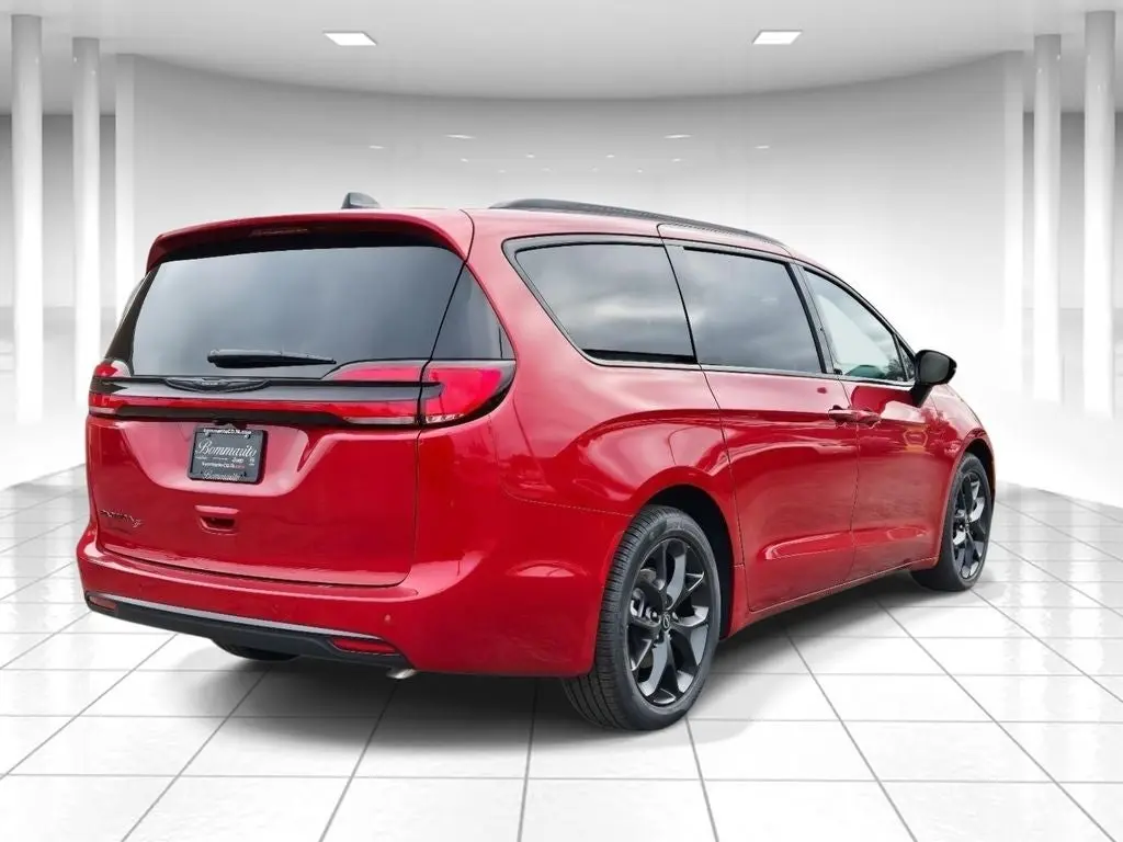 2026 Chrysler Pacifica Select photo 3
